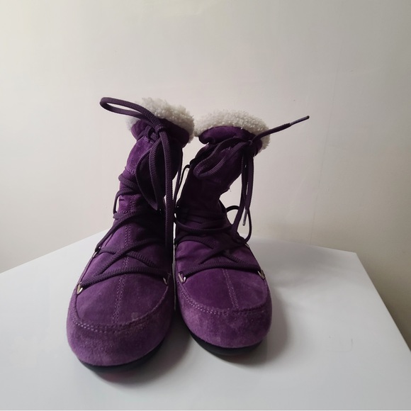 Brand new never worn Iconic MOONBOOT - Picture 7 of 8